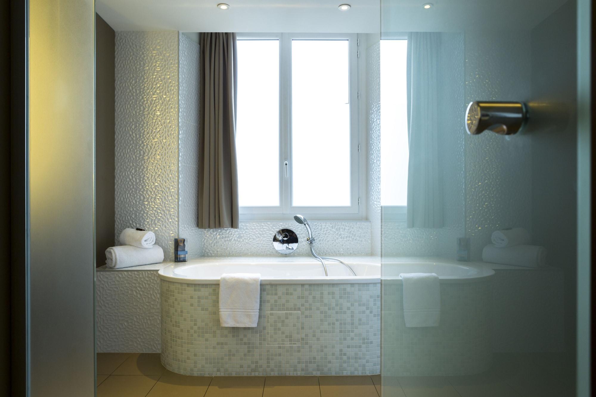 Oceania L'Hotel De France Нант Экстерьер фото